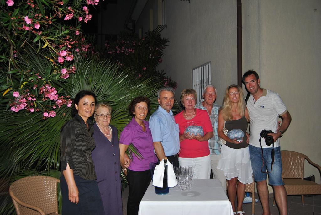 Hotel Pacific Rimini Esterno foto