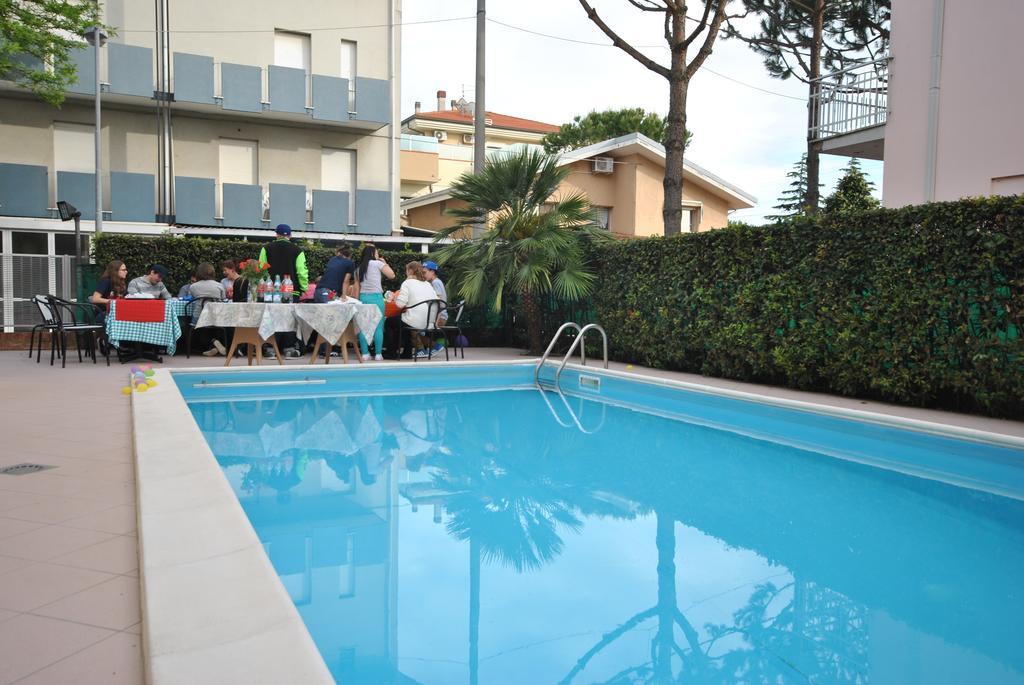 Hotel Pacific Rimini Esterno foto
