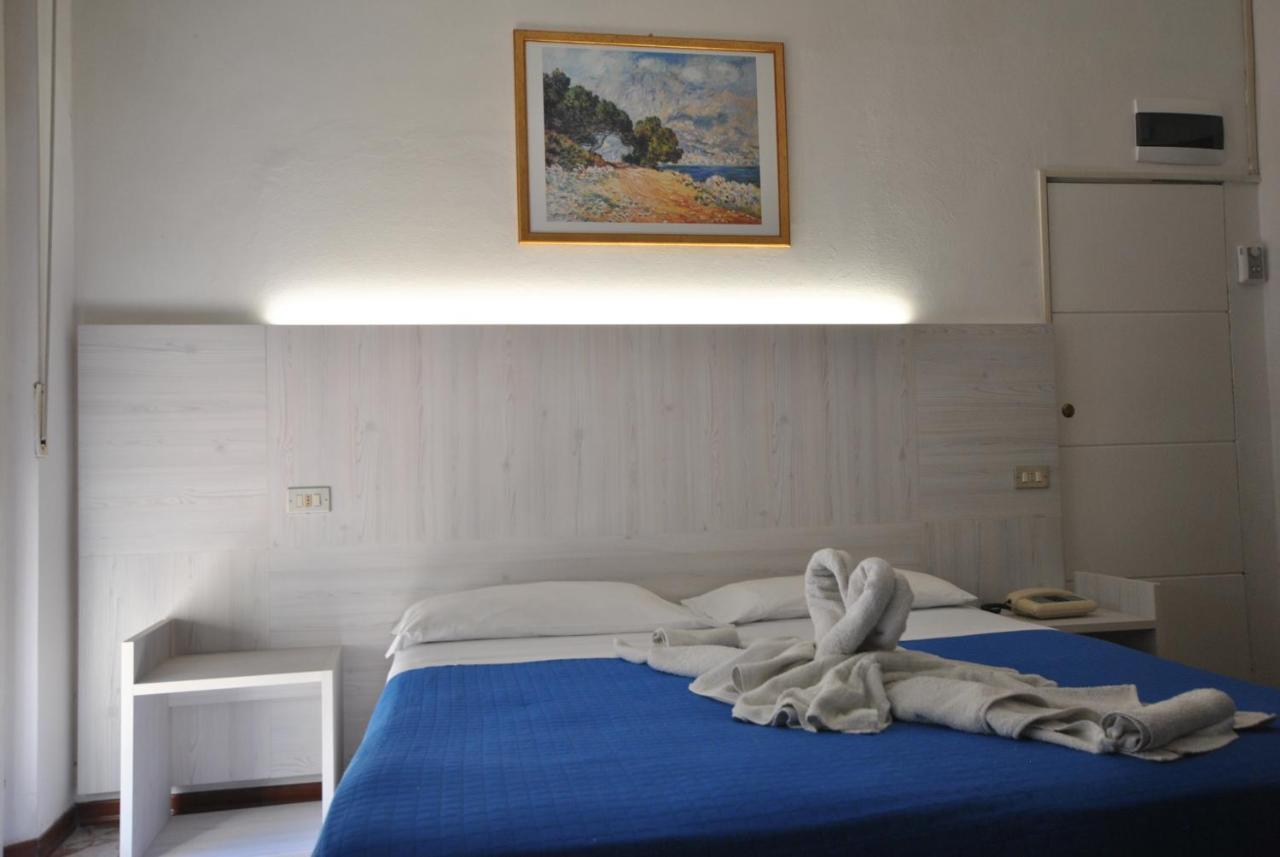 Hotel Pacific Rimini Esterno foto