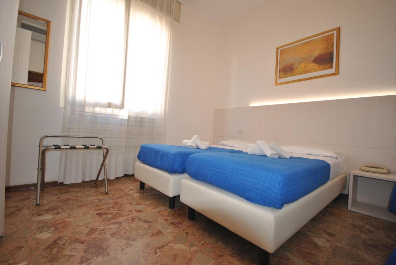 Hotel Pacific Rimini Esterno foto