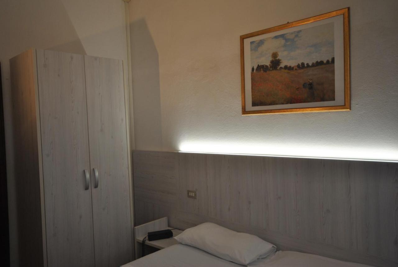 Hotel Pacific Rimini Esterno foto